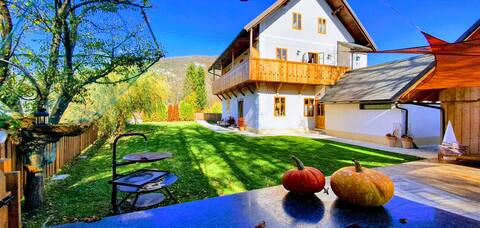 LUXURY FIVE BEDROOM URBAN LODGE