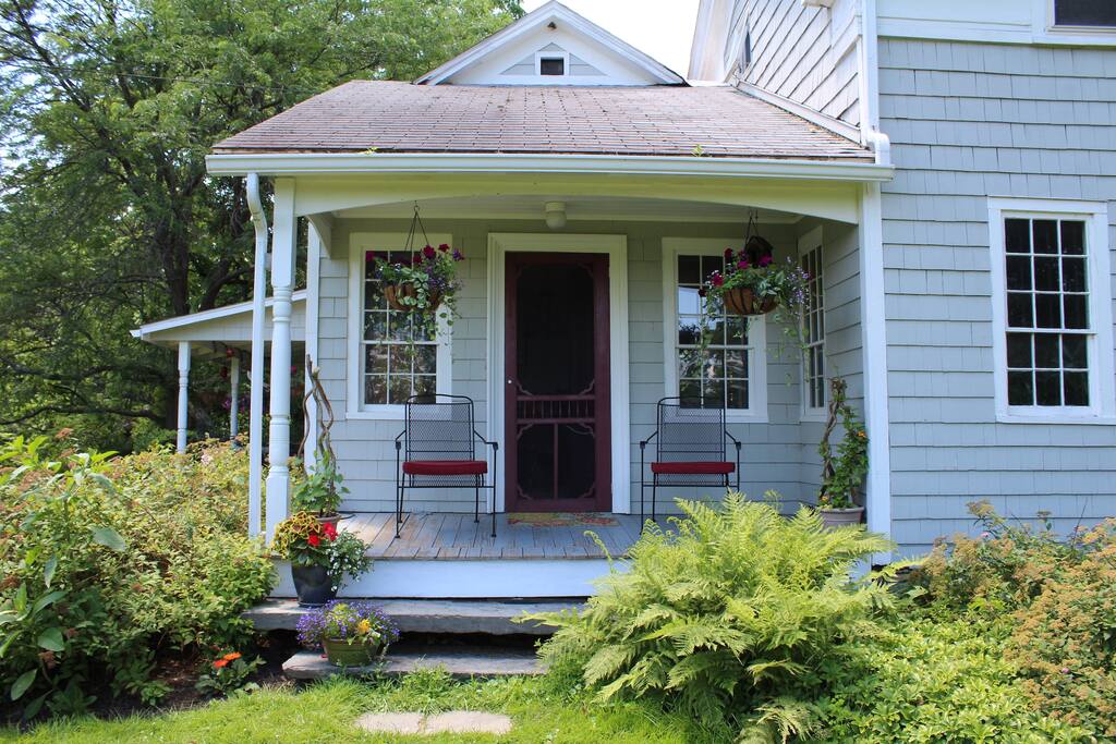 Guest Entrance