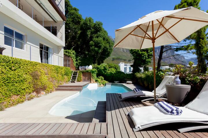 Hillside Escape with Ocean Views and Outdoor Pool gallery image 4