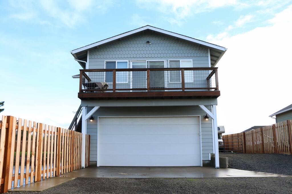 Front of Nest, parking area, and boat/RV parking