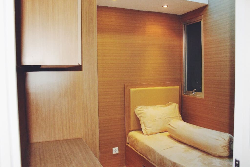 2nd bedroom