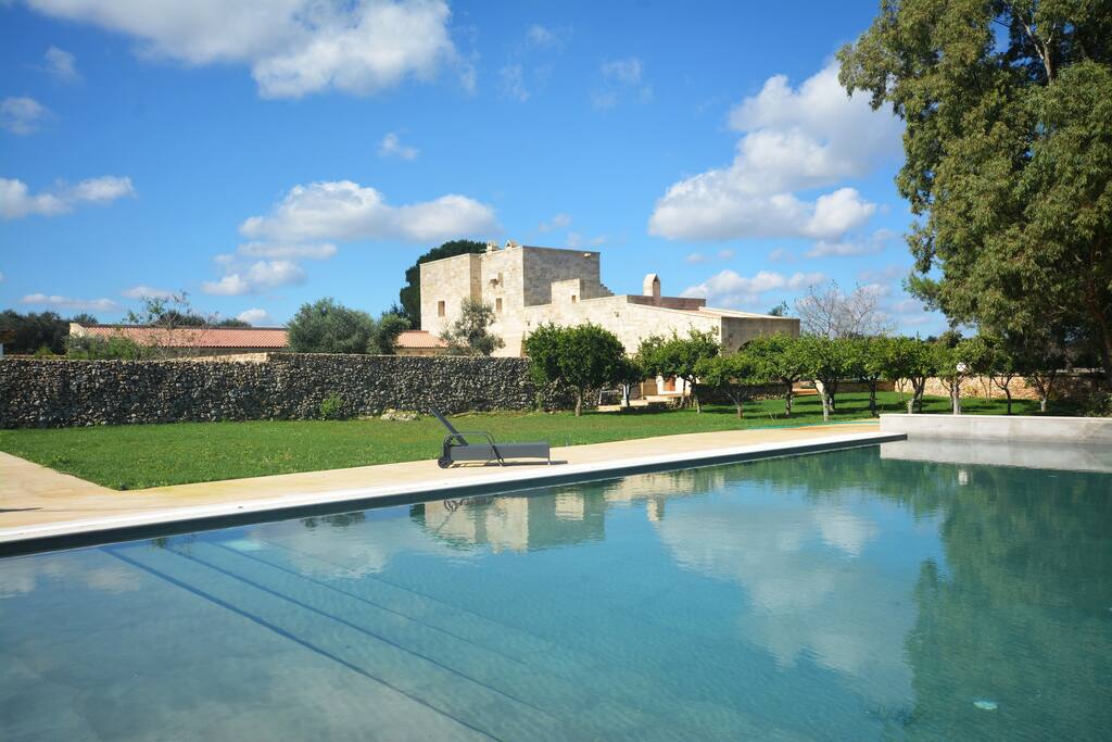 Giardino e piscina