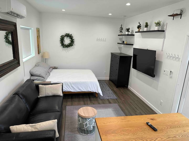 New guesthouse with private yard
