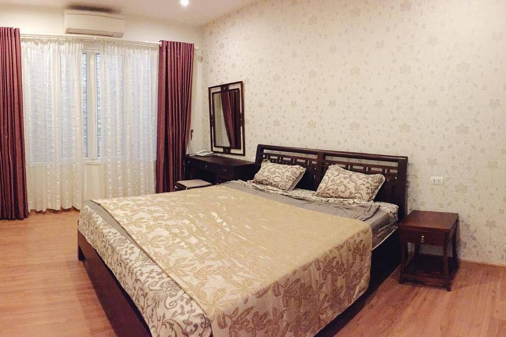 Big bedroom with a King-sized bed