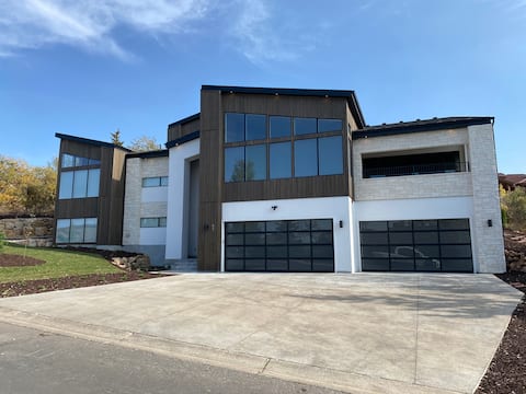 Luxury Deer Valley Mansion w/ Indoor Bball Court