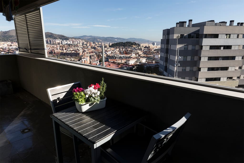 La terraza para desayunar al sol todo el año
