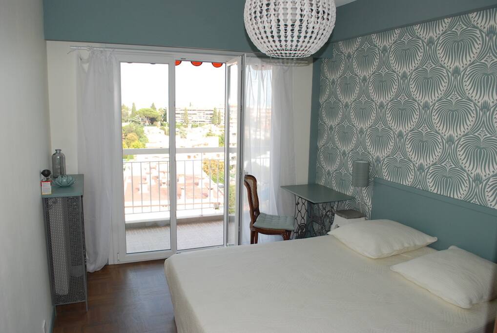 Accès au balcon côté Est par la chambre
