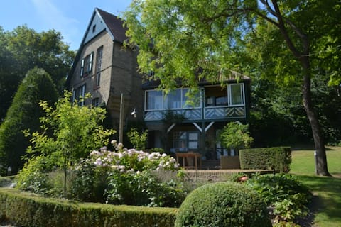 Authentic cottage villa in the city center with Jacuzzi