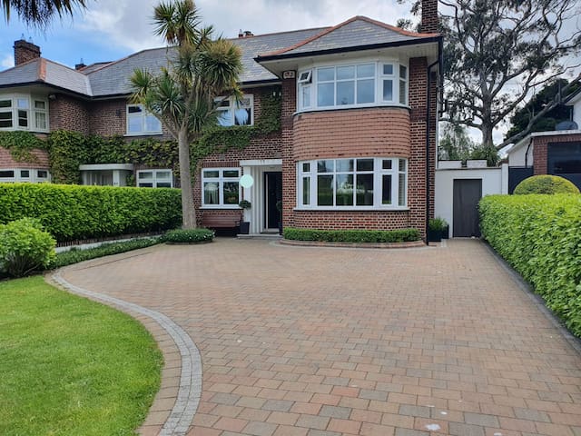 Blackrock near the sea large home and garden