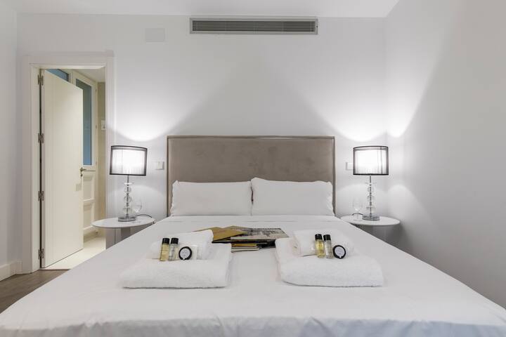 Stylish apartment in the very CENTER of MADRID gallery image 5