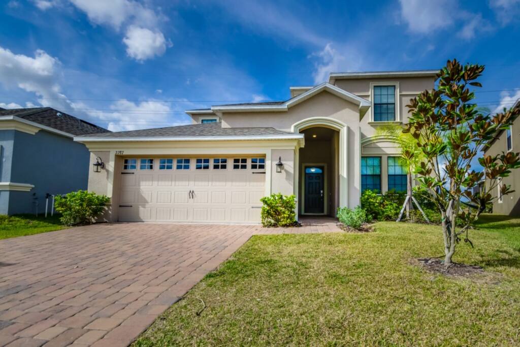 2287VictoriaDr,Davenport-1
