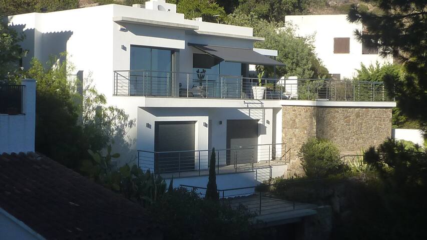 Villa standing, vue mer, ascenseur piscine privés gallery image 5