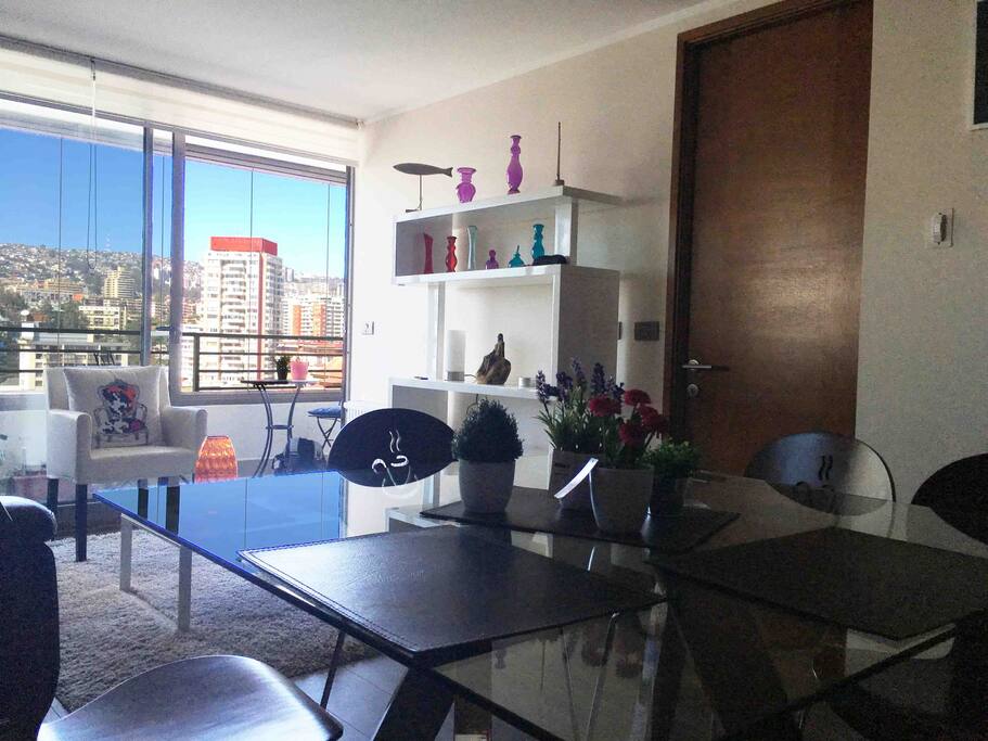 Cocina y comedor totalmente equipados.