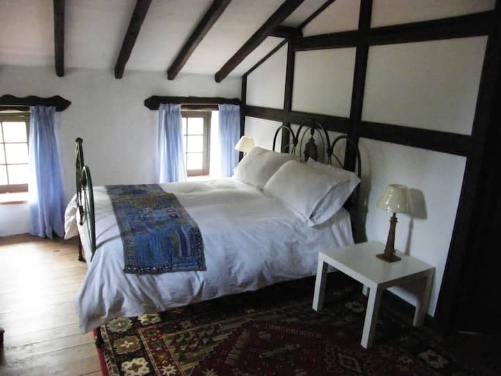 ห้องนอนเตียงใหญ่ชั้นแรก