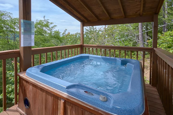 ❤️Romantic ✔ Hot Tub ★ Views over Gatlinburg✔ WIFI