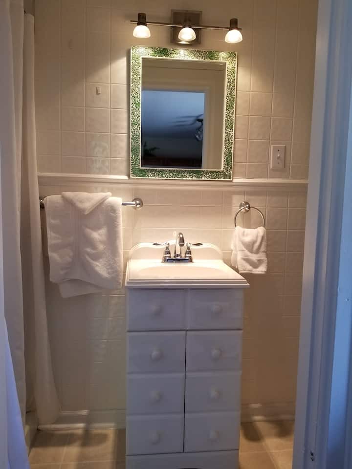 Downtown Tecumseh Loft; Italian Spring Escape!