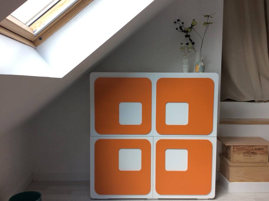Une grande commode année 70
