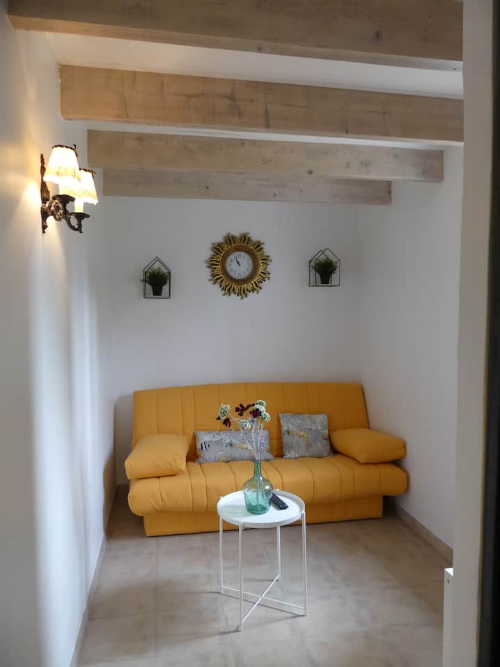 Maisonnette En Campagne Provençale - Lambesc