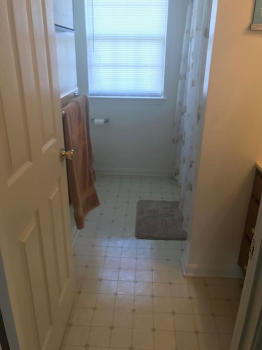 Full Bathroom(2nd Floor)