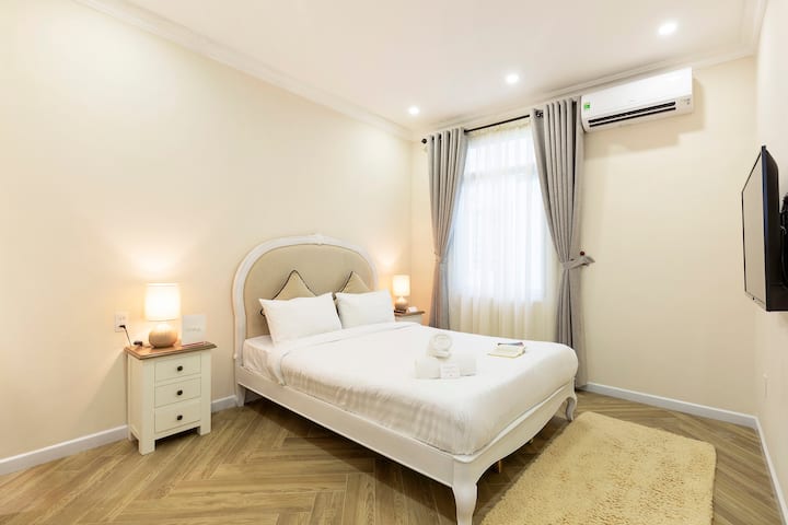 Dormitorio doble tamaño queen.