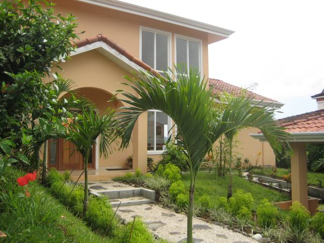 Sunset House - Private + Views - Super Summer Deal