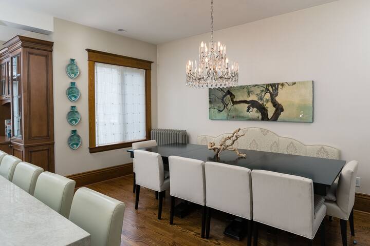 High Park Home the perfect blend of Old & New. gallery image 4