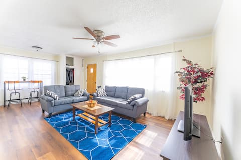 Rustic 3 BR Near Downtown Perfect for Families