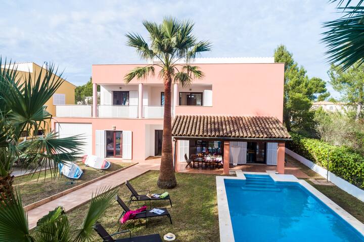 Amplia y Encantadora Villa cerca del Mar.