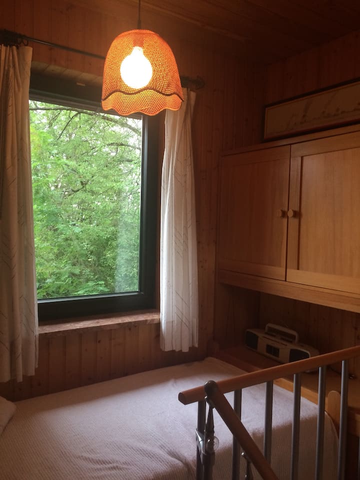 Bett / bed
190cm x 200 m