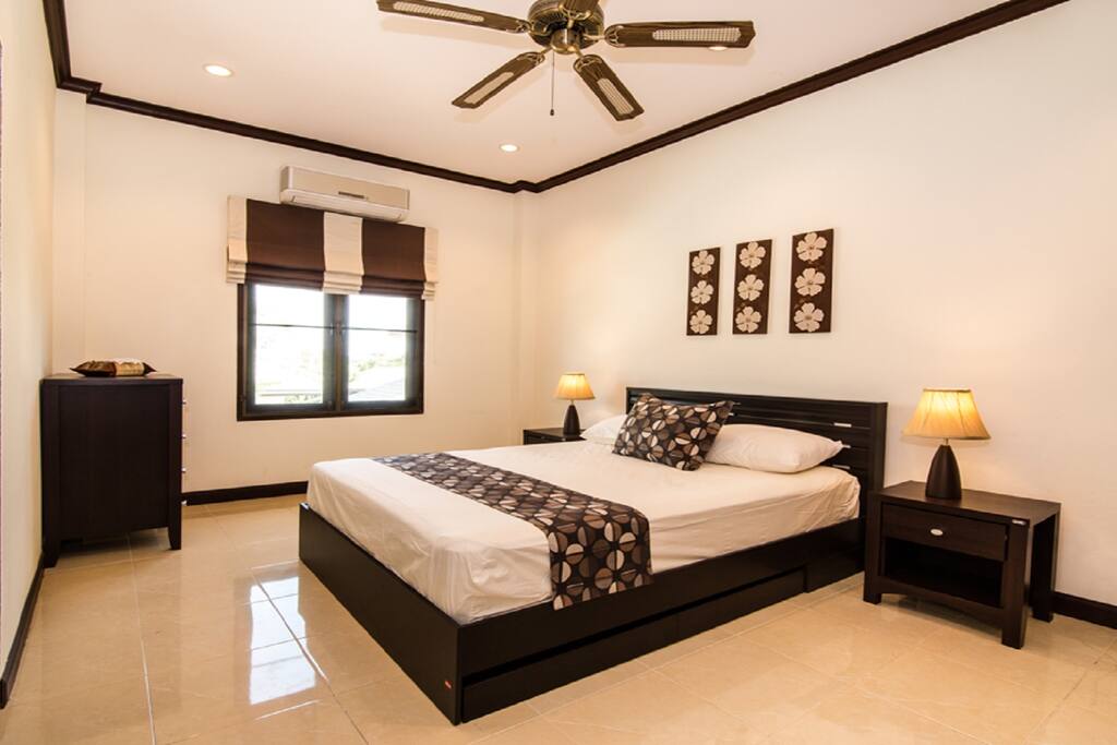 bedroom 2 - queen size