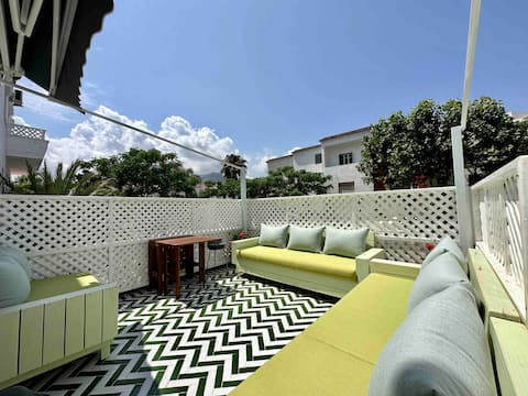 Bamboo house with terrace/city center