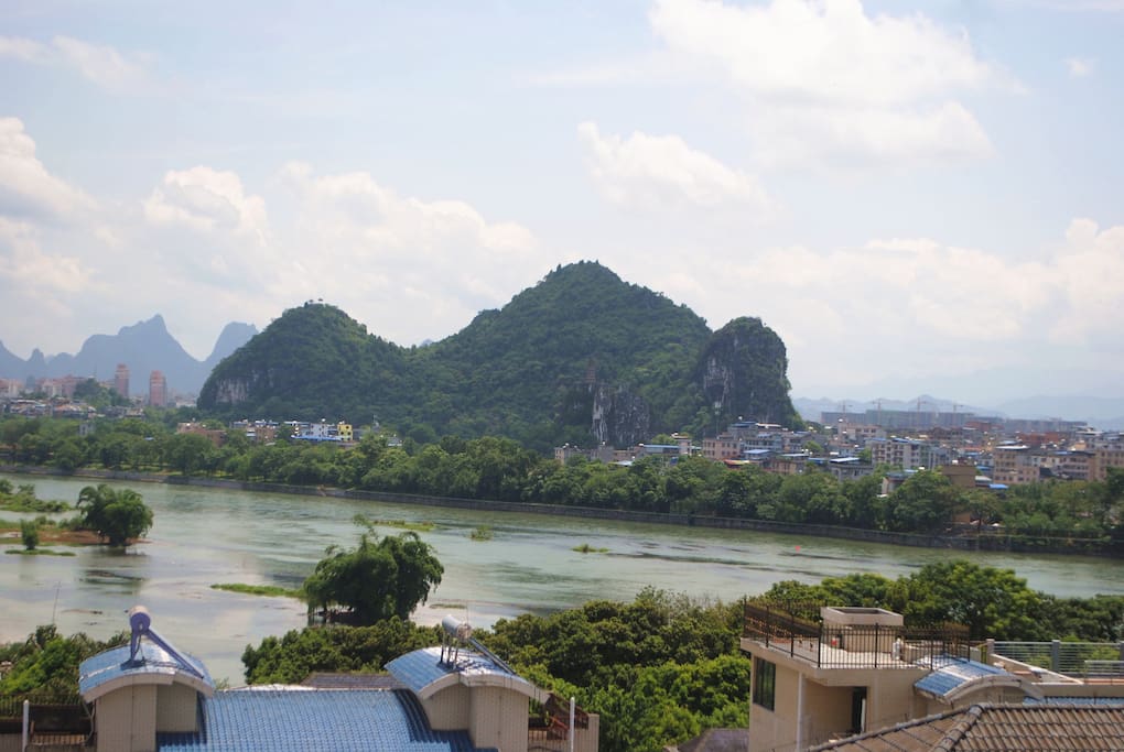 您上我们楼顶可以看到的漓江风景