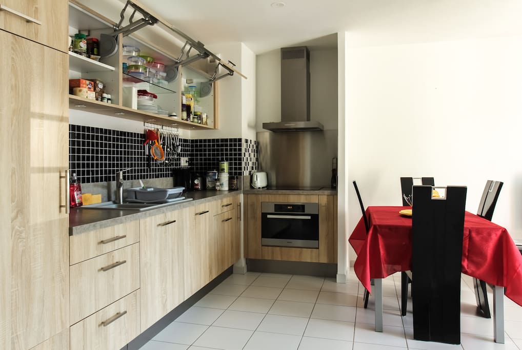 Oven and induction hob