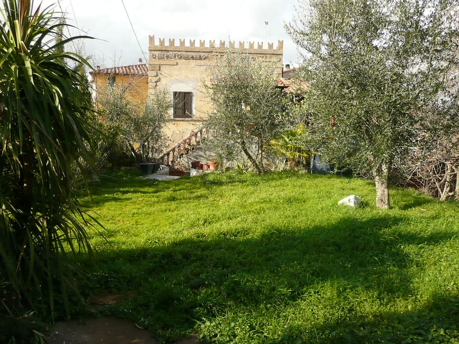 Use our inviting garden with it’s 3 terraces, your private balcony. Enjoy oleanders, the olive trees, eat figues in august, fresh from the 200 years old figue tree.