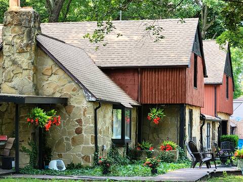 Cedar Point River Lodge