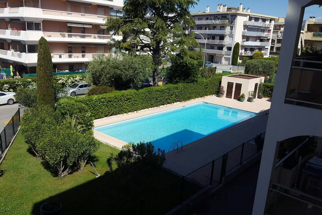 grande piscine 13 m sur 6 environ