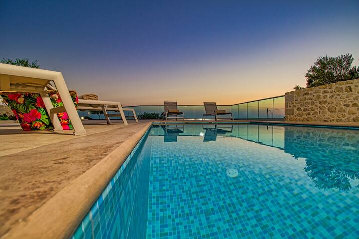 Private pool★Seaview★Walk to all & Falasarna beach gallery image 2