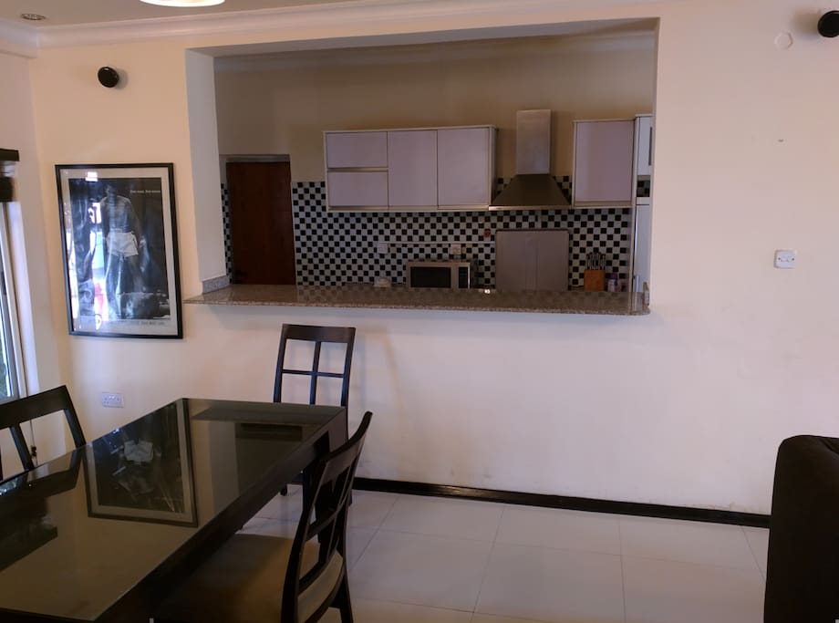 Dinning Area and Breakfast Bar