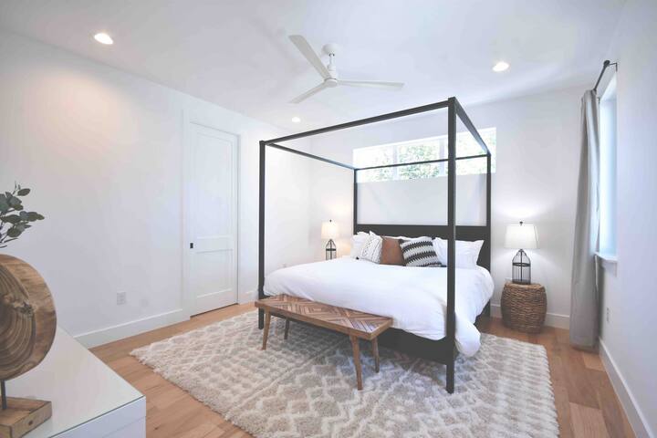 Modern Mid-Century Home/3rd Story Game Room/ ADU gallery image 2