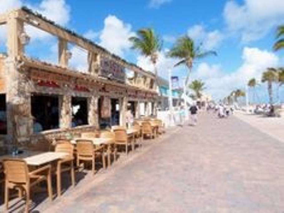 Hollywood Broadwalk . Voted the best beach broadwalk in the USA ! Only 15 mins from the house