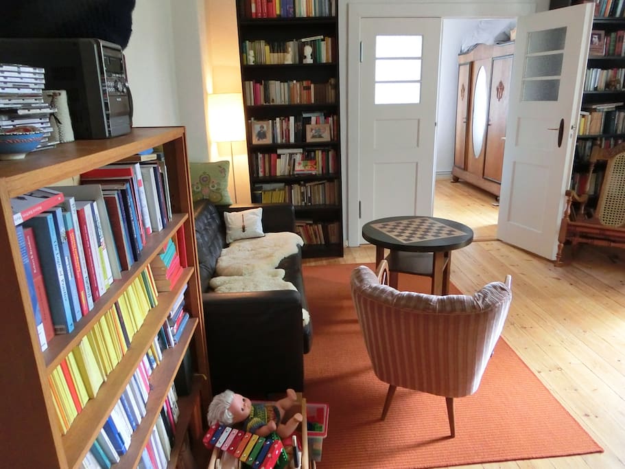 Wohnzimmer (parlor)