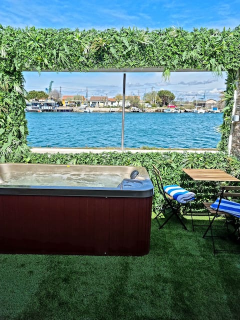 Heated Jacuzzi with sea view: Camargue quiet & relaxing