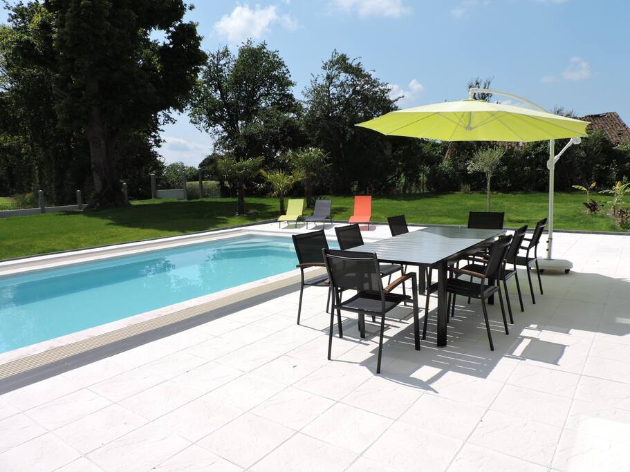 Terrasse ensoleillée pour vôtre petit déjeuner.