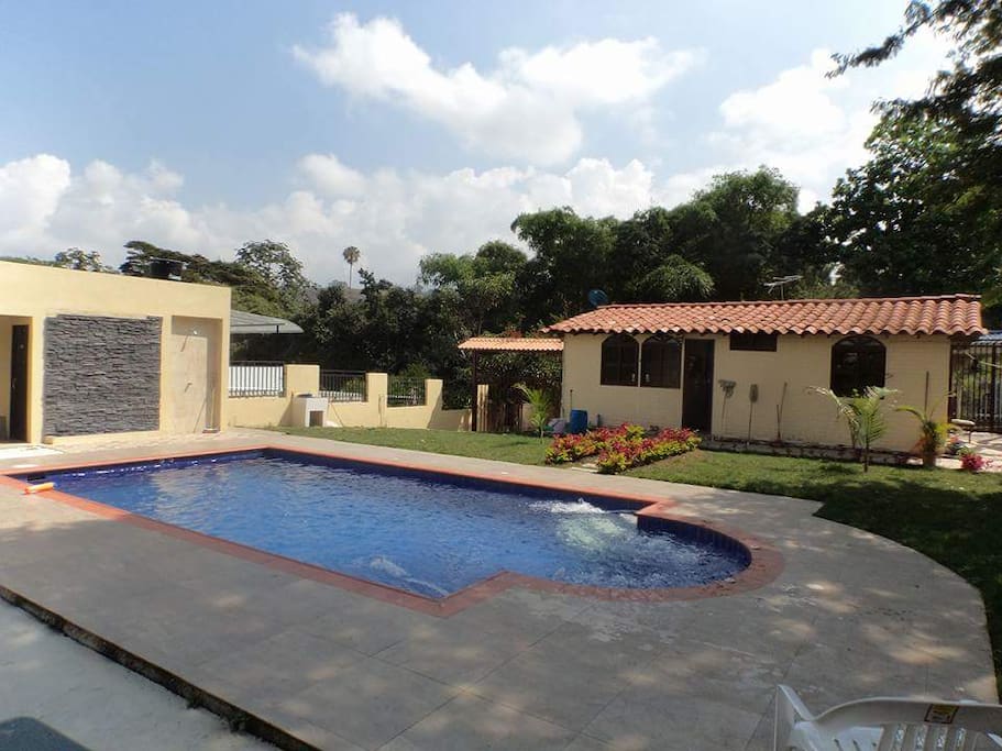 Hermosa Casa Campestre con Piscina cerca de Bogotá Casas