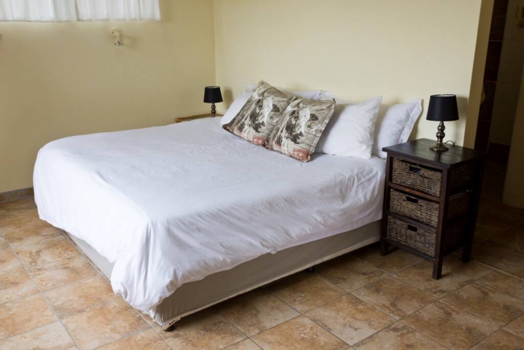 Main bedroom (includes single bed)