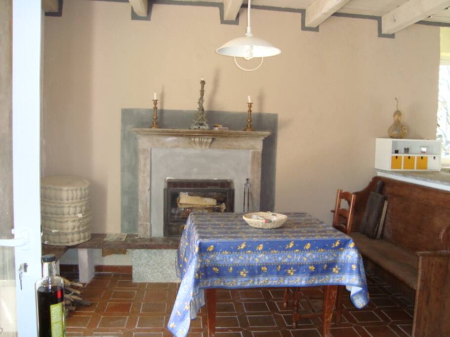 Salle à manger avec cheminée