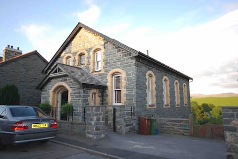 Spacious Converted Chapel in Trawsfynydd