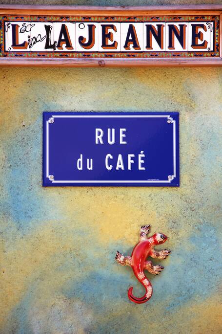 La jeanne, rue du café à Lapanouse de Cernon