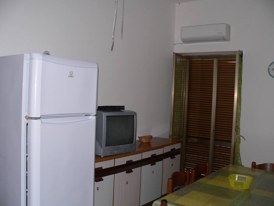 Cucina parte sinistra - Kitchen left part