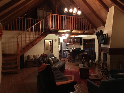 Top performing Airbnb: Beautiful cabin La arboleda Mazamitla with foosball in Mazamitla